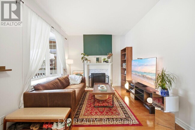 Photo du bâtiment - 402 Woodfield Rd.