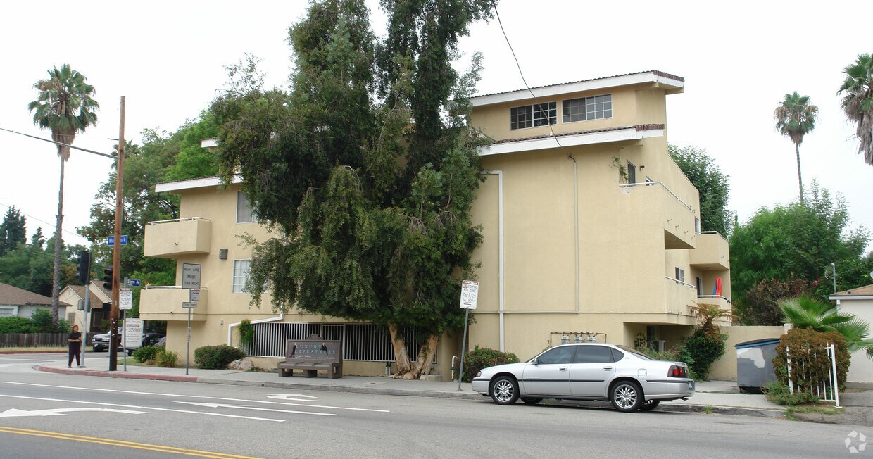 Building Photo - 4404 Stern Ave