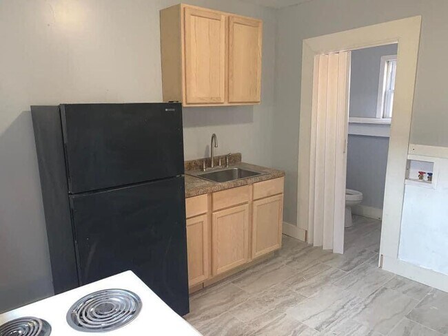 Building Photo - 507 S Evans Ave