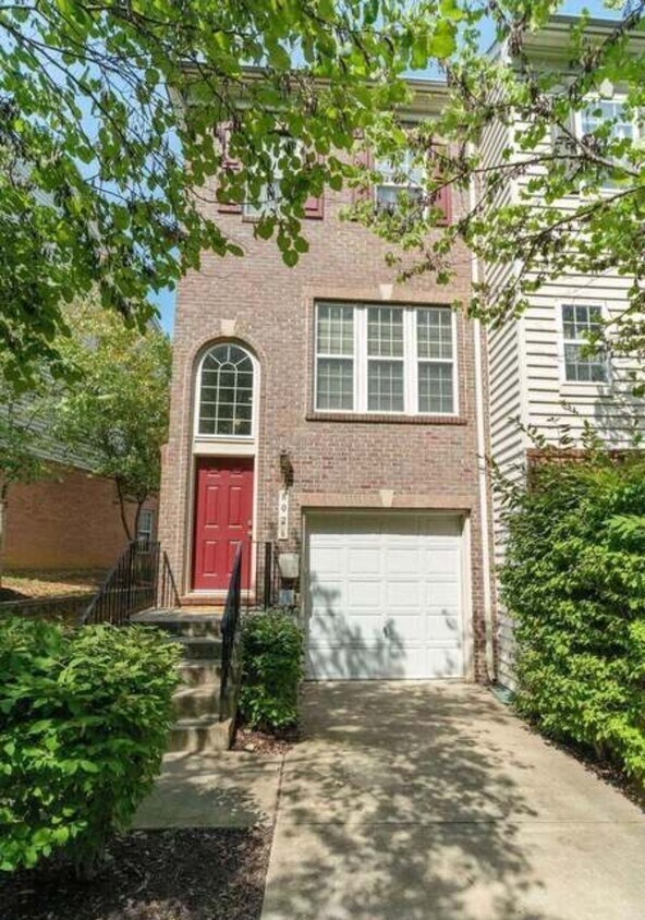 Foto principal - 8026 Pennington Dr