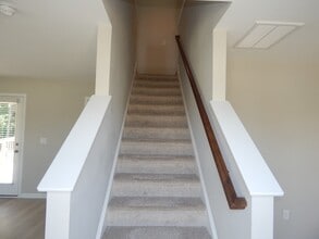 Building Photo - 131 Sunny Pt Lp