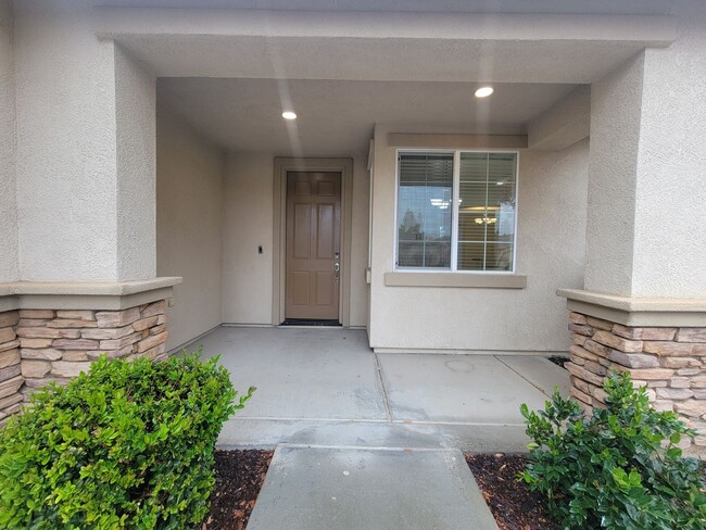 Foto del edificio - 3 Bedroom 2 Bathroom in SW Visalia!