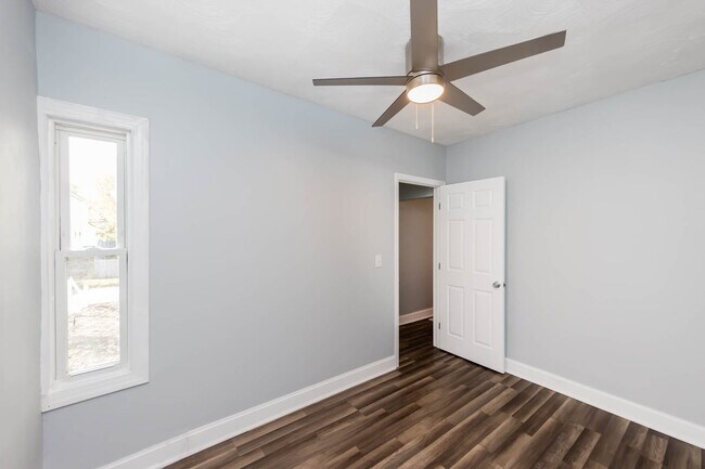 Building Photo - 482 E Jenkins Ave