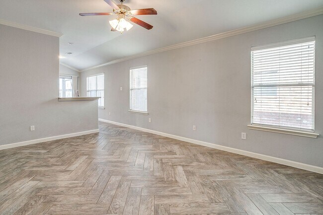 Building Photo - Amazing Rental Home- 3 Bed, 2 Bath Home in...