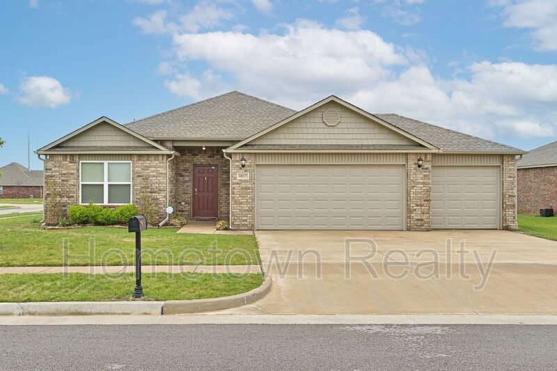 Primary Photo - 4817 Fieldstone Dr