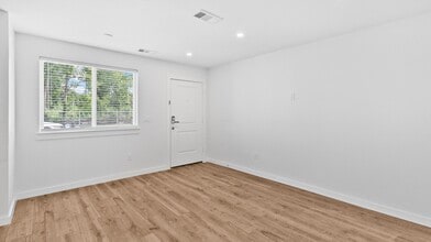 Building Photo - 9750 Deer Trail Dr