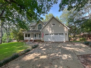 Building Photo - 7 Waxwing Ct