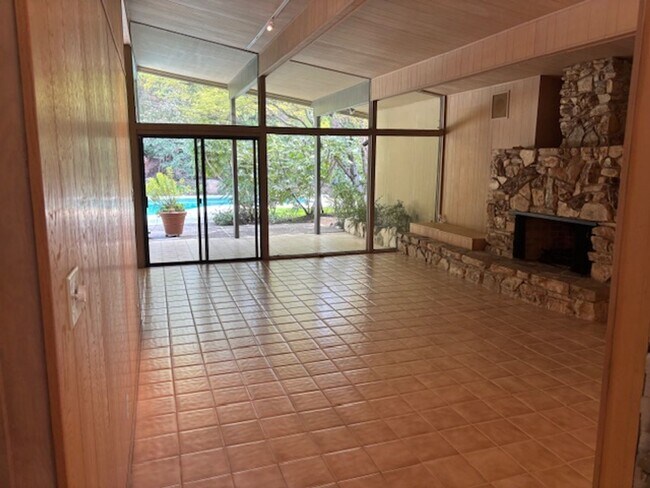Foto del edificio - Beautiful Unique Home in the Oakland Hills