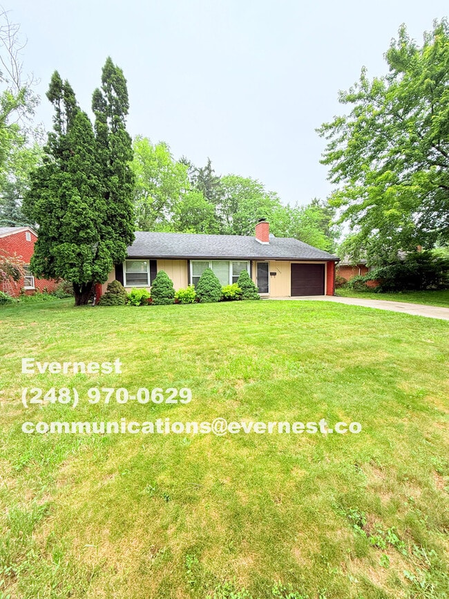 Building Photo - 17252 Sunnybrook Dr