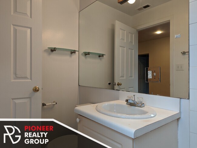 Foto del edificio - 912 W Dakin St