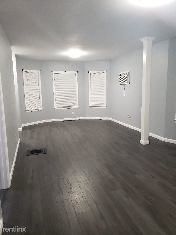 Building Photo - 3 br, 1 bath Apartment - 25 lockwood st