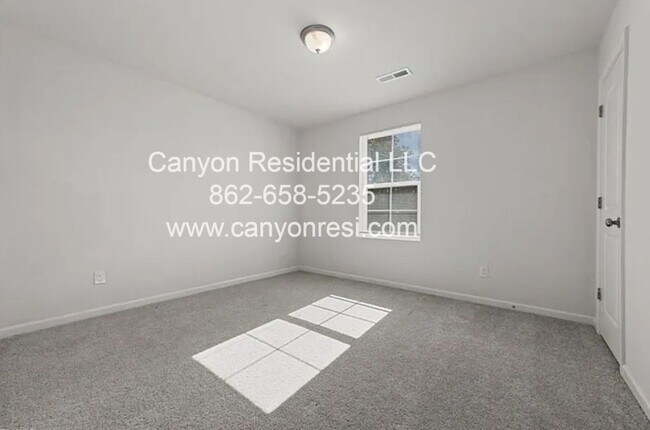 Building Photo - beautiful home with 3 bedrooms!