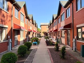 Building Photo - 2105 S Tan Ct