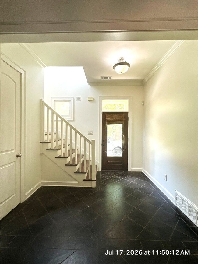 Photo - Charming 4 Bedroom Townhouse with 2 Large Suites