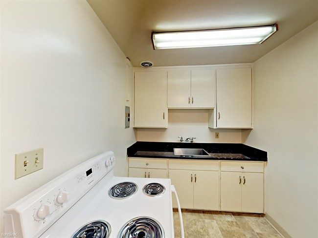 Building Photo - 1 br, 1 bath Apartment - 420 S 3rd St Apt 2