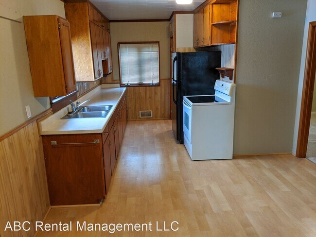 Building Photo - 1 br, 1.5 bath House - 614 S Superior St