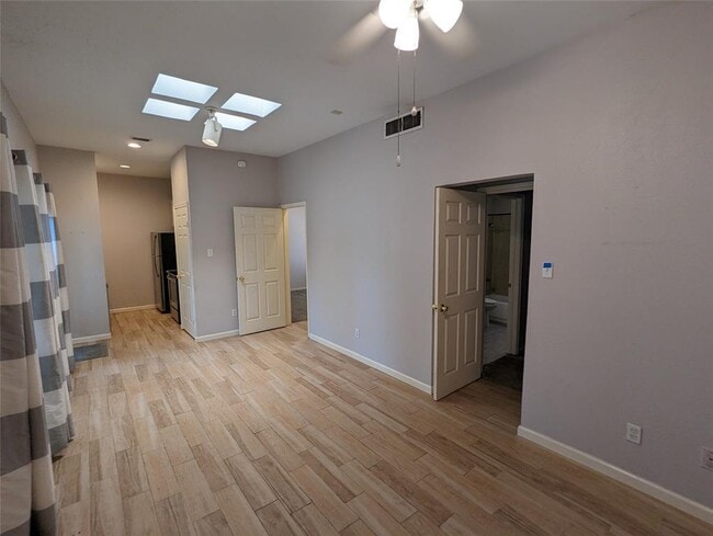 Building Photo - 712 Graham Pl