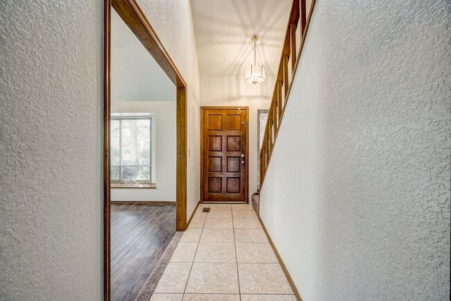Building Photo - 4 Bed 2 Bath in Moore School District