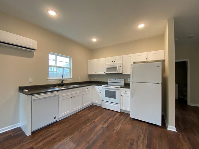 Building Photo - Home for Rent in Cullman! Available to Vie...