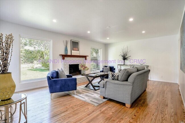 Foto del edificio - 2040 Shady Ln