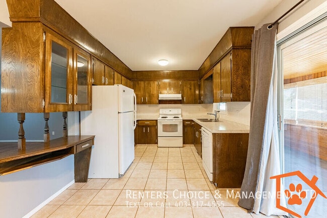 Building Photo - 2 Bedroom Main Floor, UTILITIES INCLUDED, BONUS INCENTIVE!