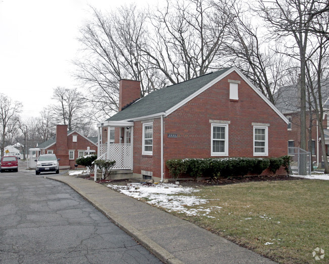 Foto del edificio - Colonial Village Apartments