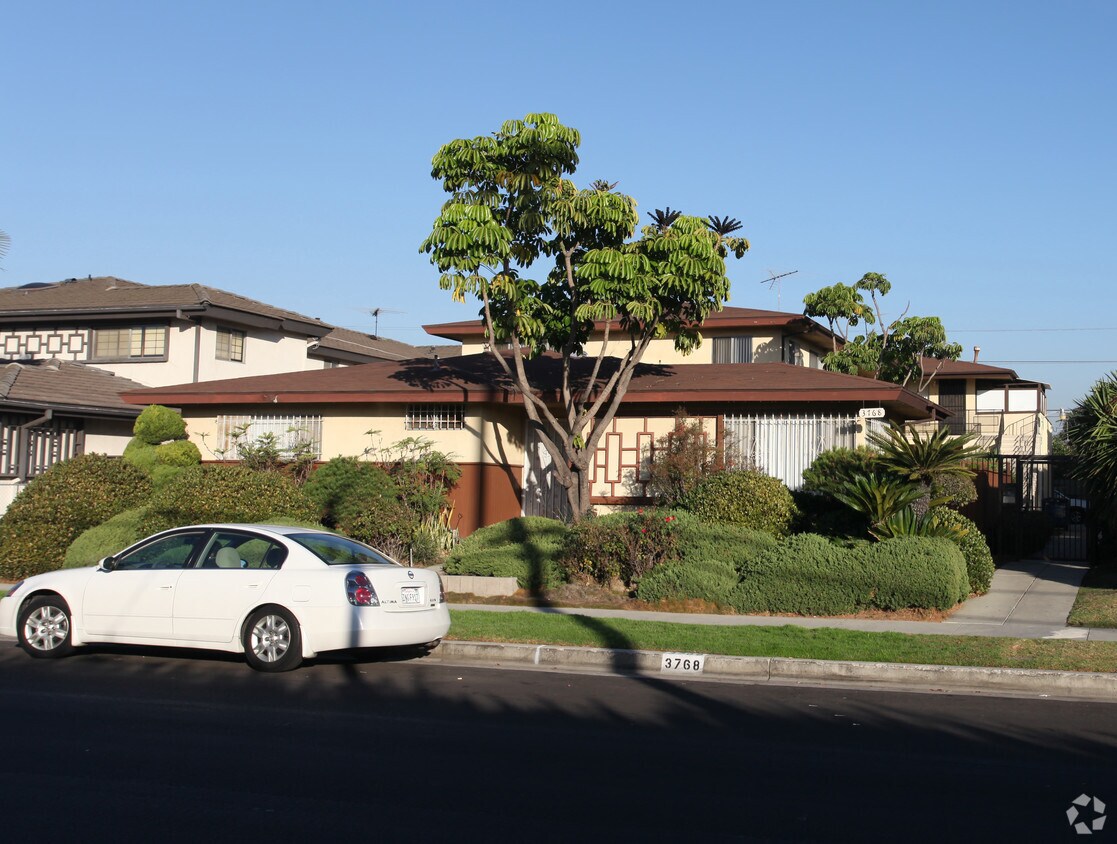 3768 S Bronson Ave, Los Angeles, CA 90008 Apartments in Los Angeles