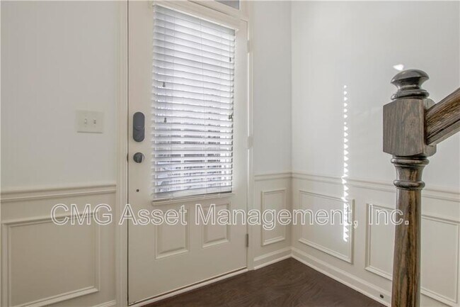 Building Photo - 3382 Vintage Cir SE