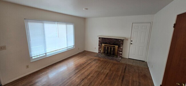 Foto del edificio - 778 Litchfield Ave