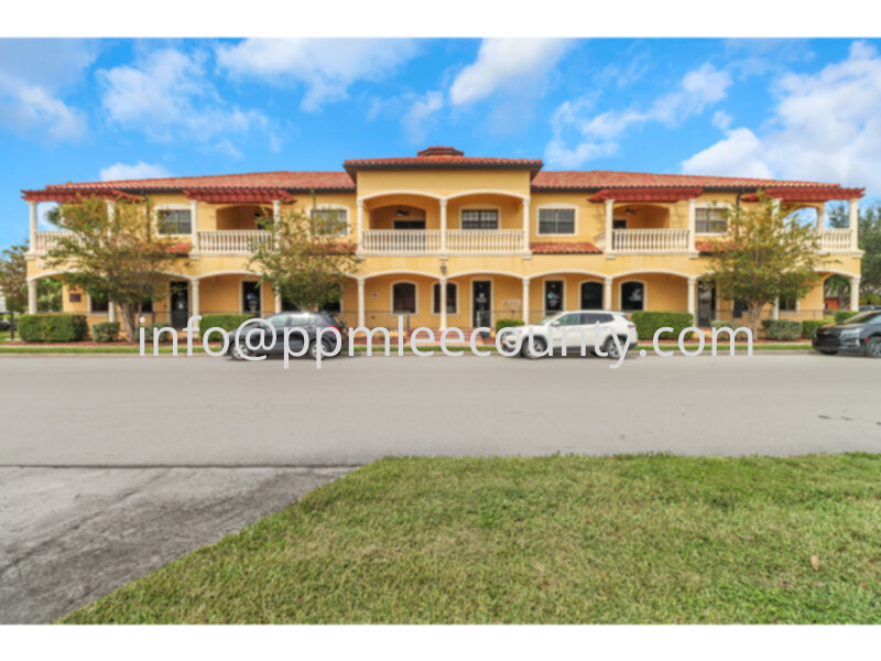 Foto principal - Suite in SE Cape Coral - Commercial