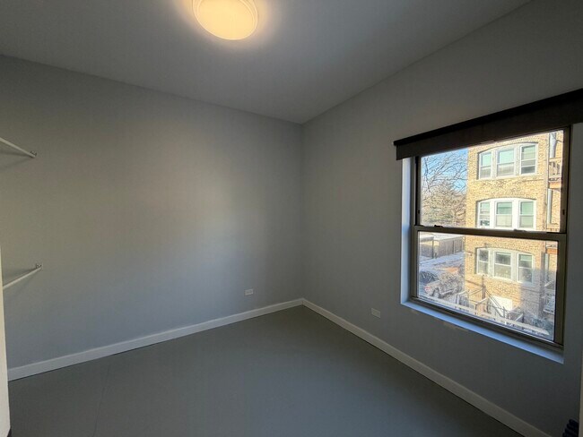 Building Photo - 4700 N Racine Ave