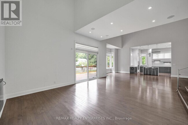 Building Photo - 1233 Lorne Park Rd