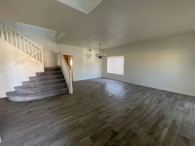 Building Photo - Victorville- Tanamera Home-  5 Bedrooms, 4...