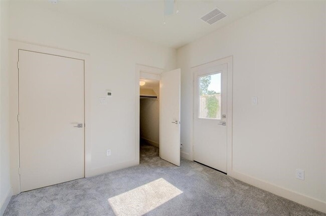Building Photo - 4810 Martin Oaks Ln