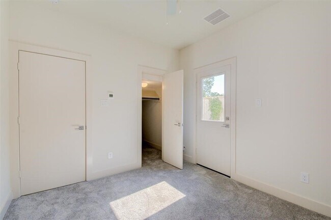 Foto del edificio - 4810 Martin Oaks Ln