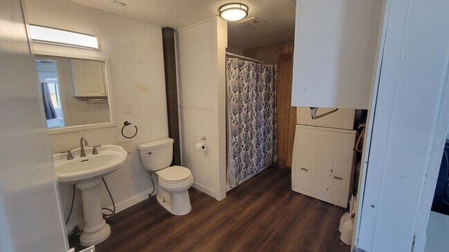 Building Photo - 2 Bedroom 1 Bath with Awesome Views!