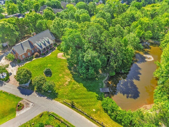 Foto del edificio - Gorgeous waterfront home in Carmel Park