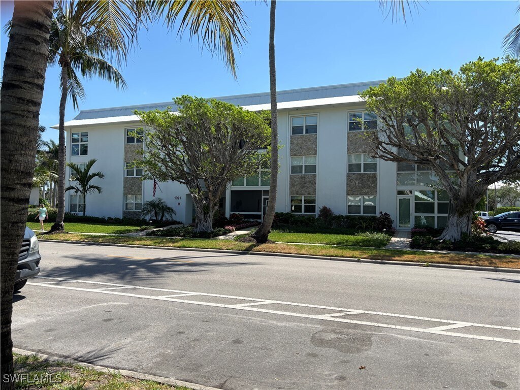 Foto principal - 1021 3rd St S