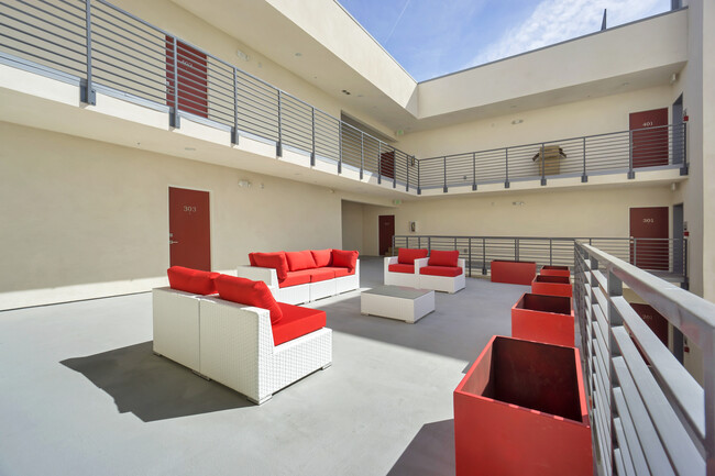 Foto del edificio - 6925 Knowlton Pl
