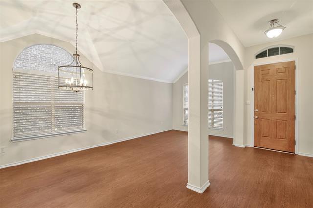 Foto del edificio - 9205 Regal Oaks Dr