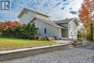 Building Photo - 1238 Barnwell Crescent