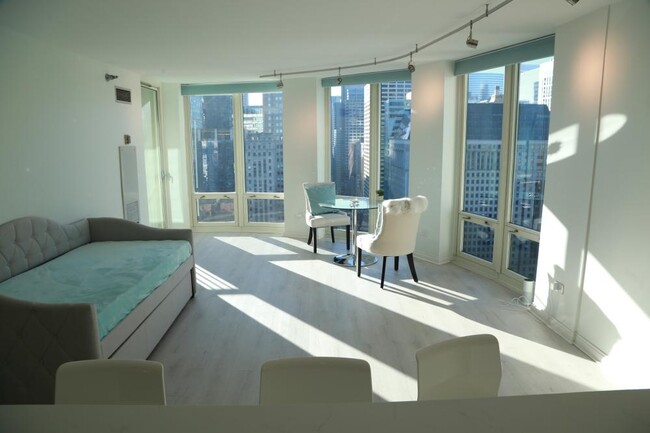 Foto del edificio - 1 bedroom in Chicago IL 60654