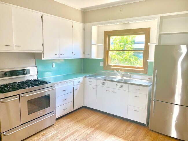 Building Photo - Advent- Low Deposit Rockridge Home W/ Beau...