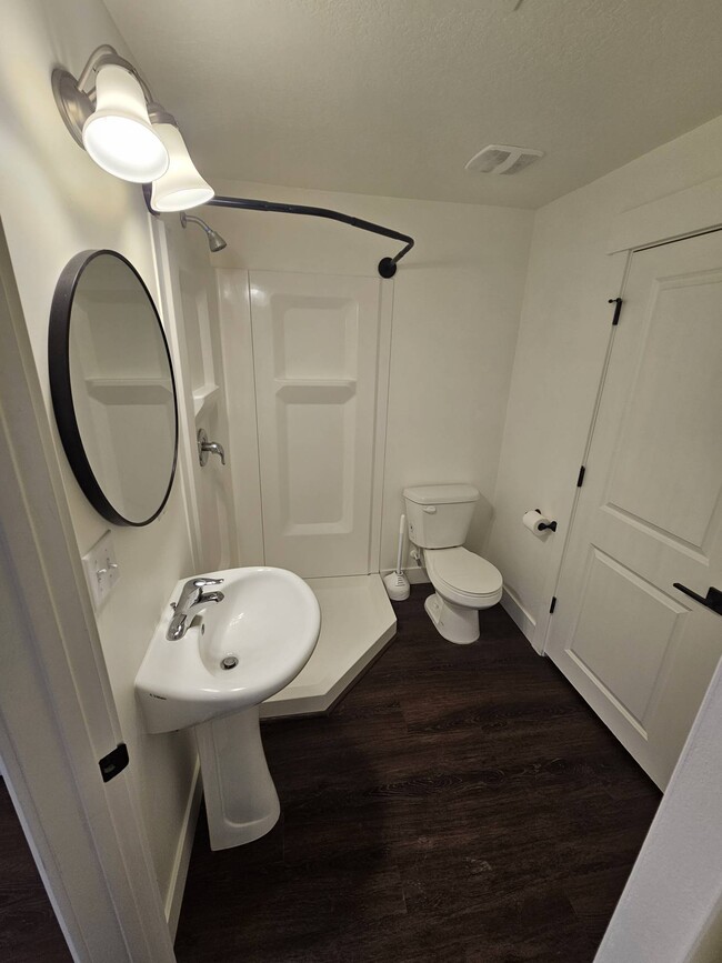 Building Photo - 725 N 150 E