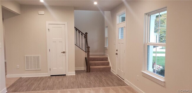 Foto del edificio - 12030 Rotunda Ln