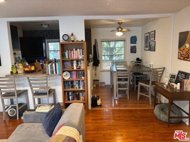Foto del edificio - 3315 Caroline Ave
