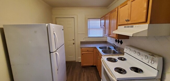 Building Photo - 2 Bedroom Duplex