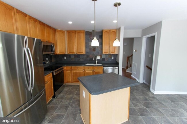 Building Photo - 16 Crabapple Ct