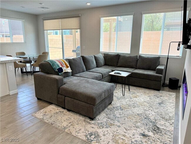 Foto del edificio - 10667 Deibel Ave