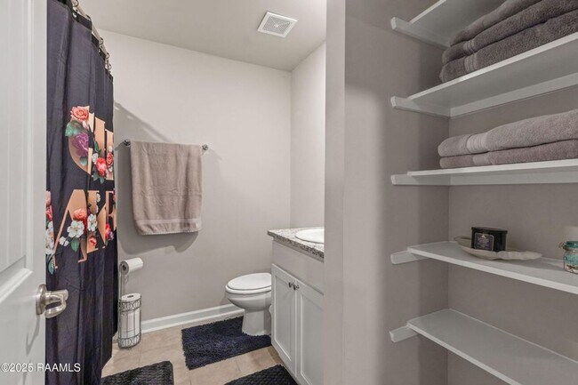 Building Photo - 110 Still Lk Dr